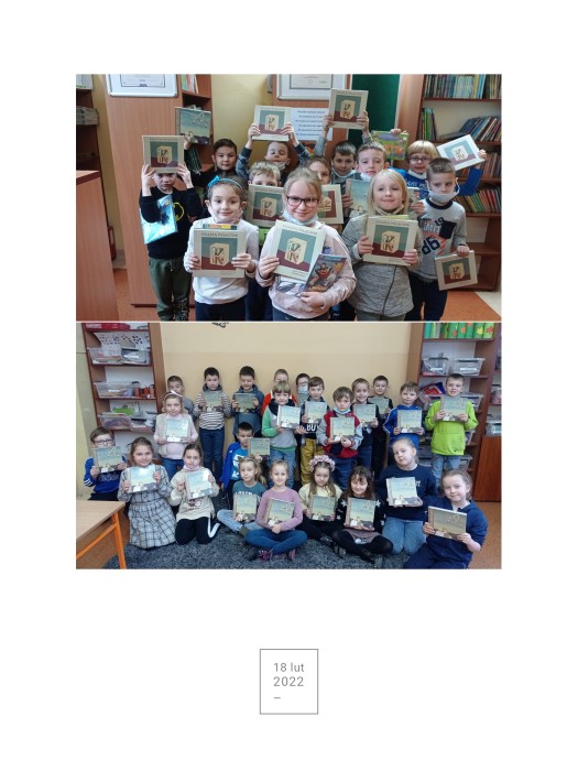 uczniowie klasy 1d i 1e z wizytą bibliotece szkolnej; prezentują otrzymane podczas wizyty Pierwsze abecadło