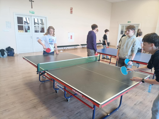 https://www.sp2sroda.pl/files/content/news-lead/mistrzostwa_szkoly_w_tenisie_stolowym/tenis4.jpg